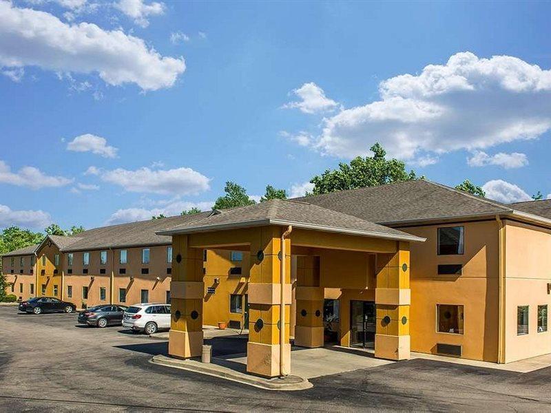 Suburban Studios Mason Hwy 42 Екстер'єр фото