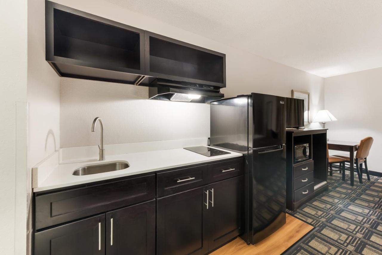 Suburban Studios Mason Hwy 42 Екстер'єр фото