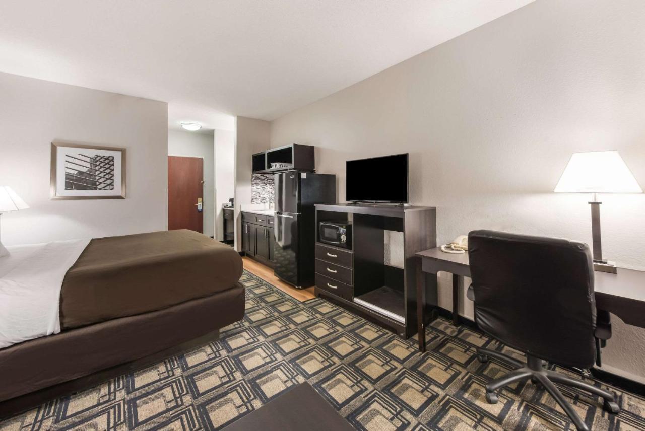 Suburban Studios Mason Hwy 42 Екстер'єр фото
