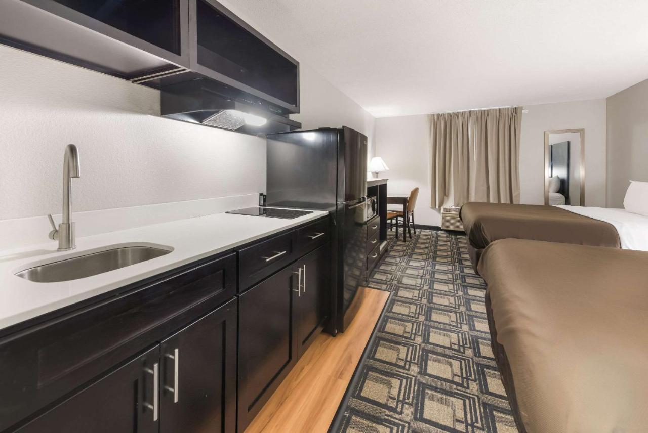 Suburban Studios Mason Hwy 42 Екстер'єр фото