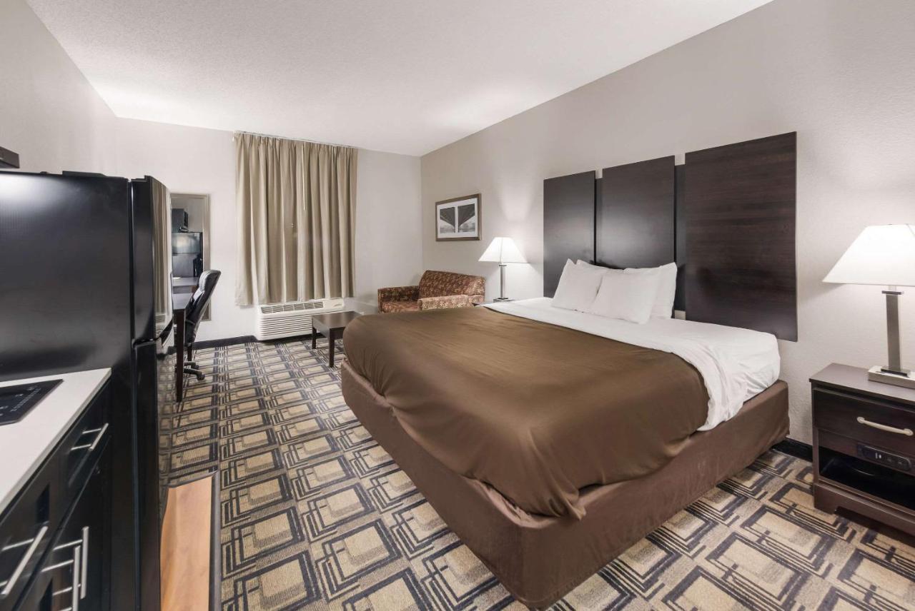 Suburban Studios Mason Hwy 42 Екстер'єр фото