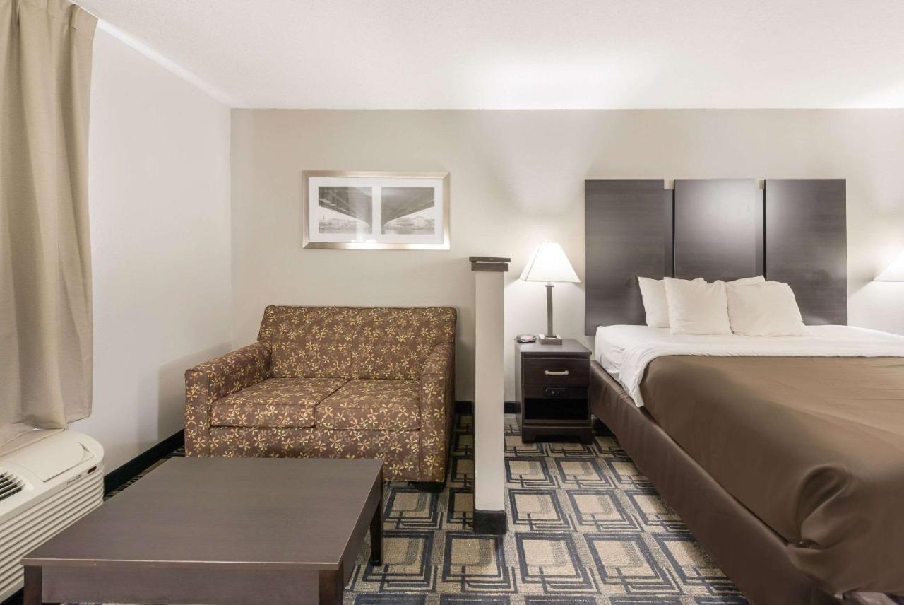 Suburban Studios Mason Hwy 42 Екстер'єр фото