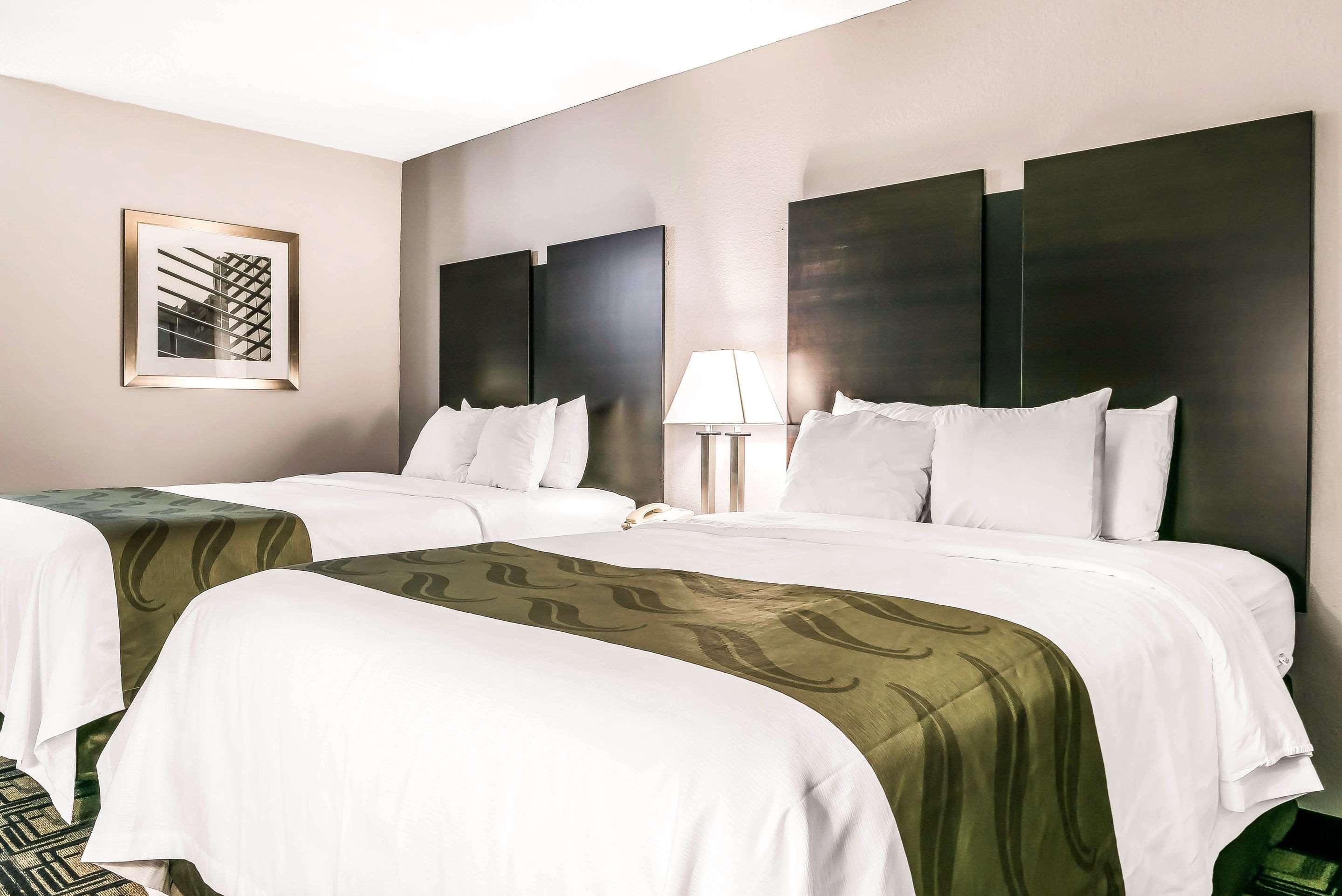 Suburban Studios Mason Hwy 42 Екстер'єр фото