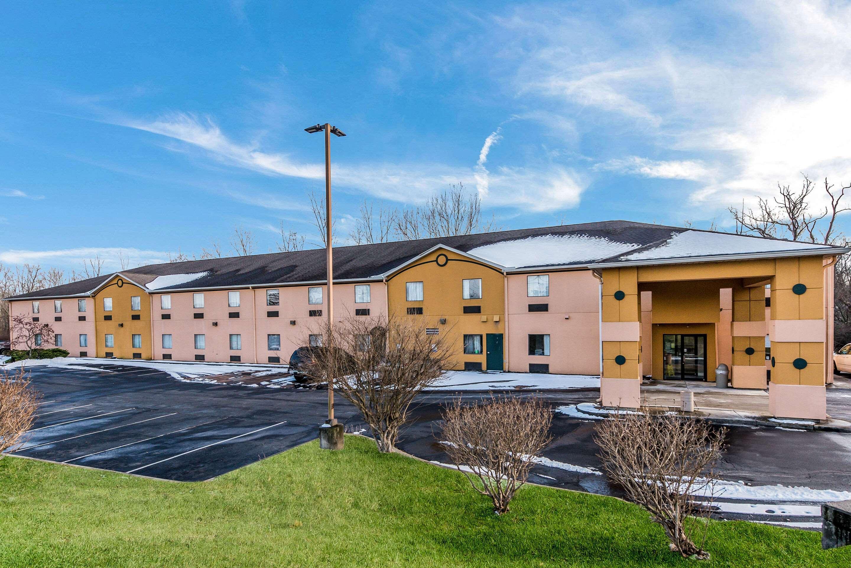 Suburban Studios Mason Hwy 42 Екстер'єр фото