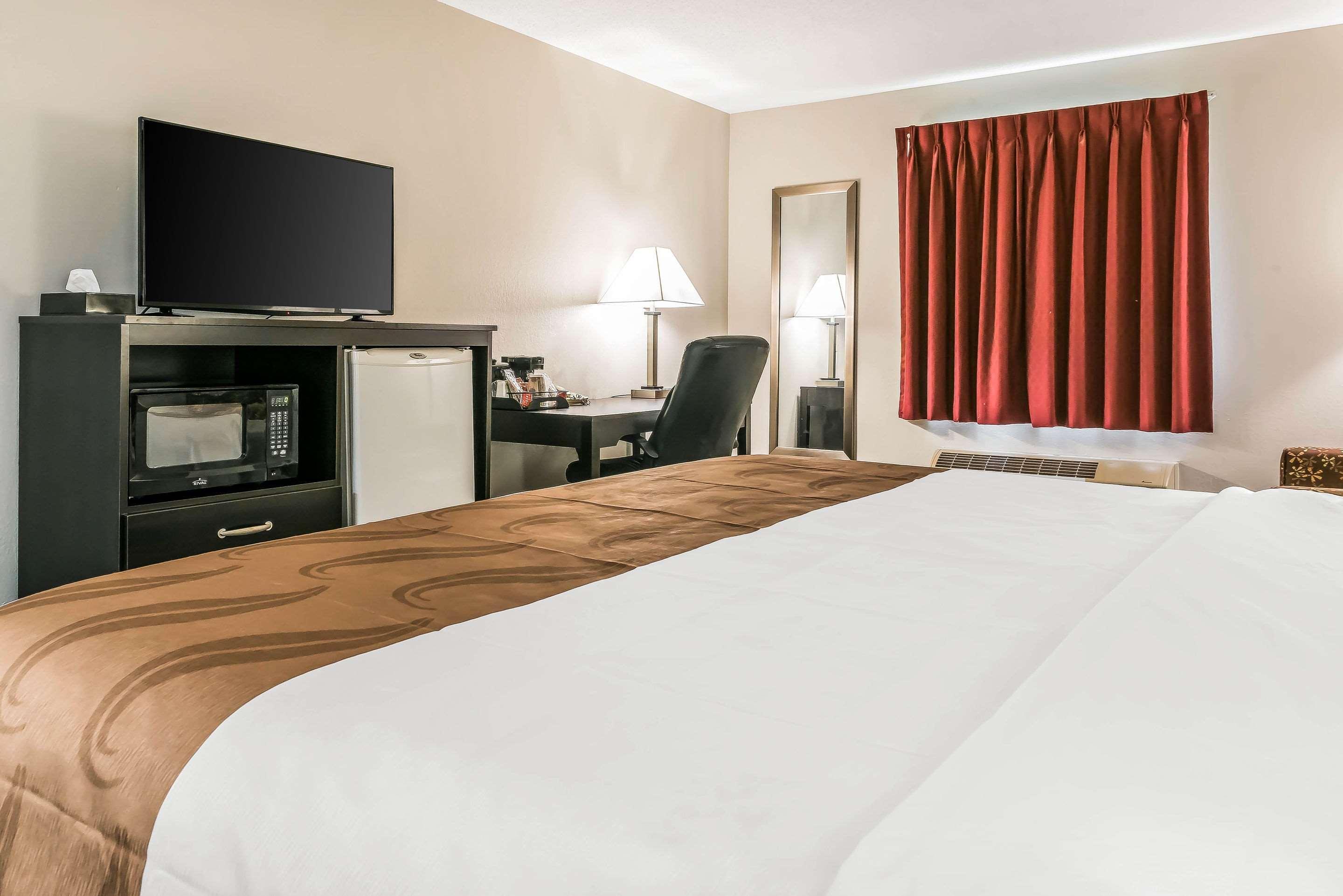 Suburban Studios Mason Hwy 42 Екстер'єр фото