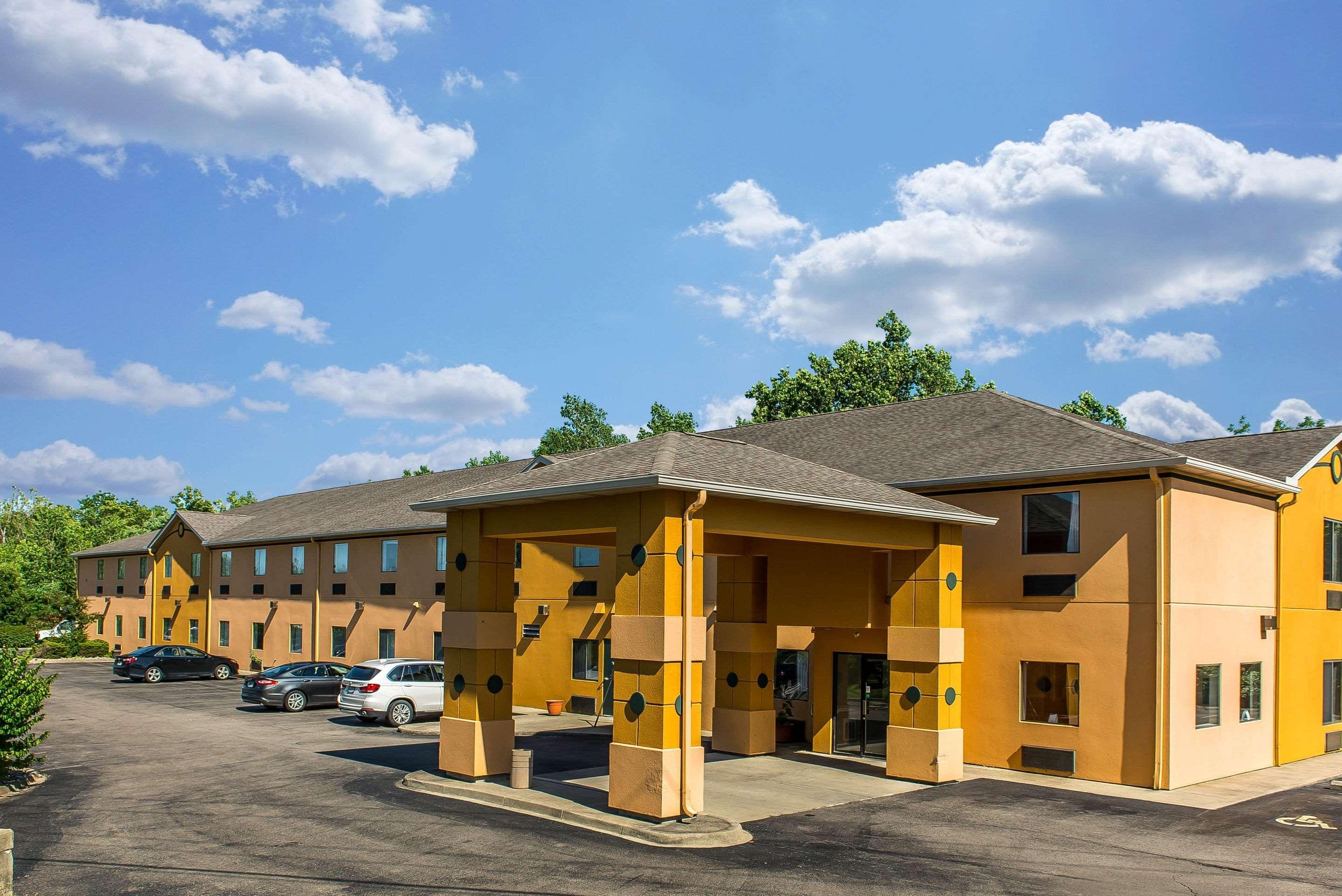 Suburban Studios Mason Hwy 42 Екстер'єр фото