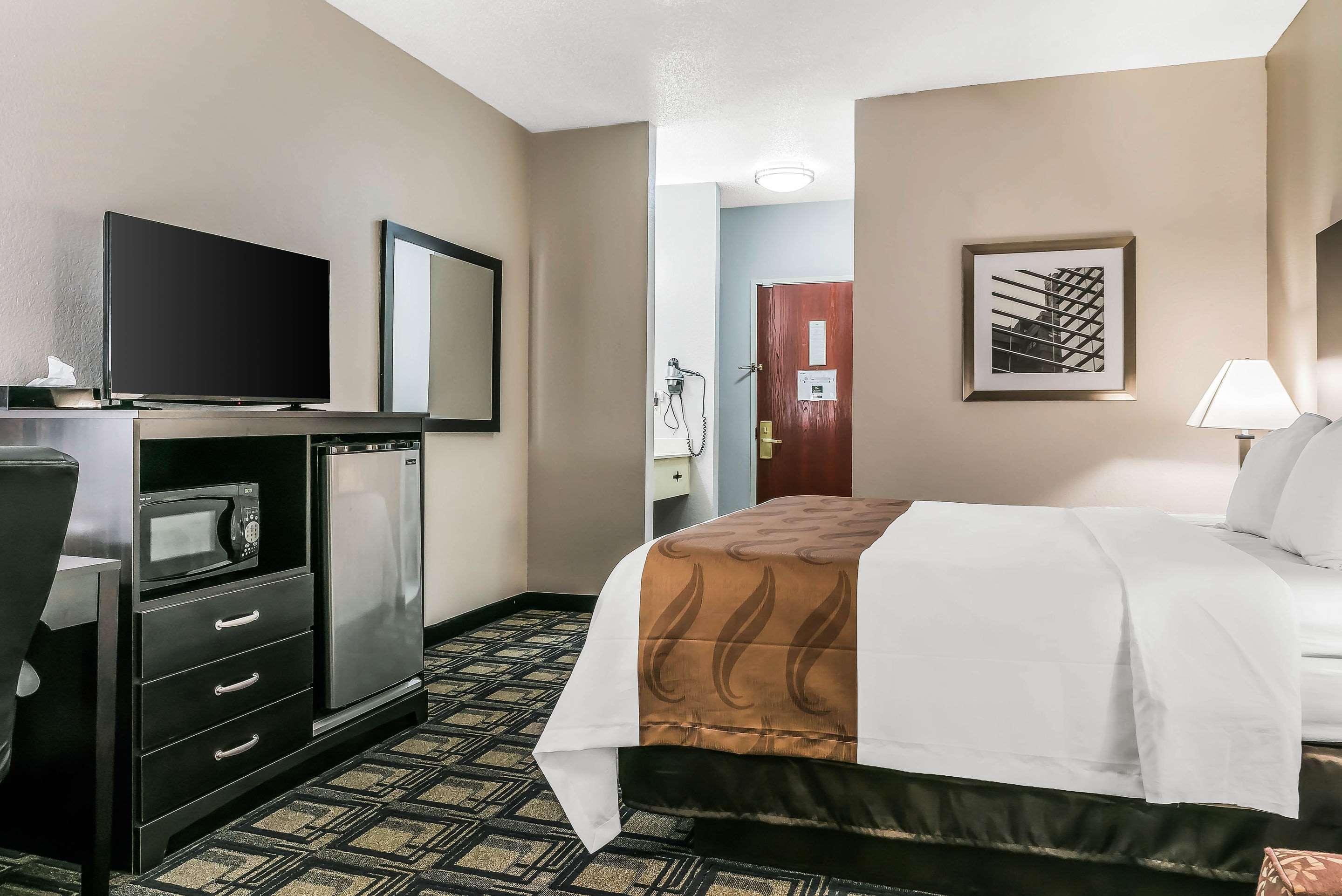 Suburban Studios Mason Hwy 42 Екстер'єр фото