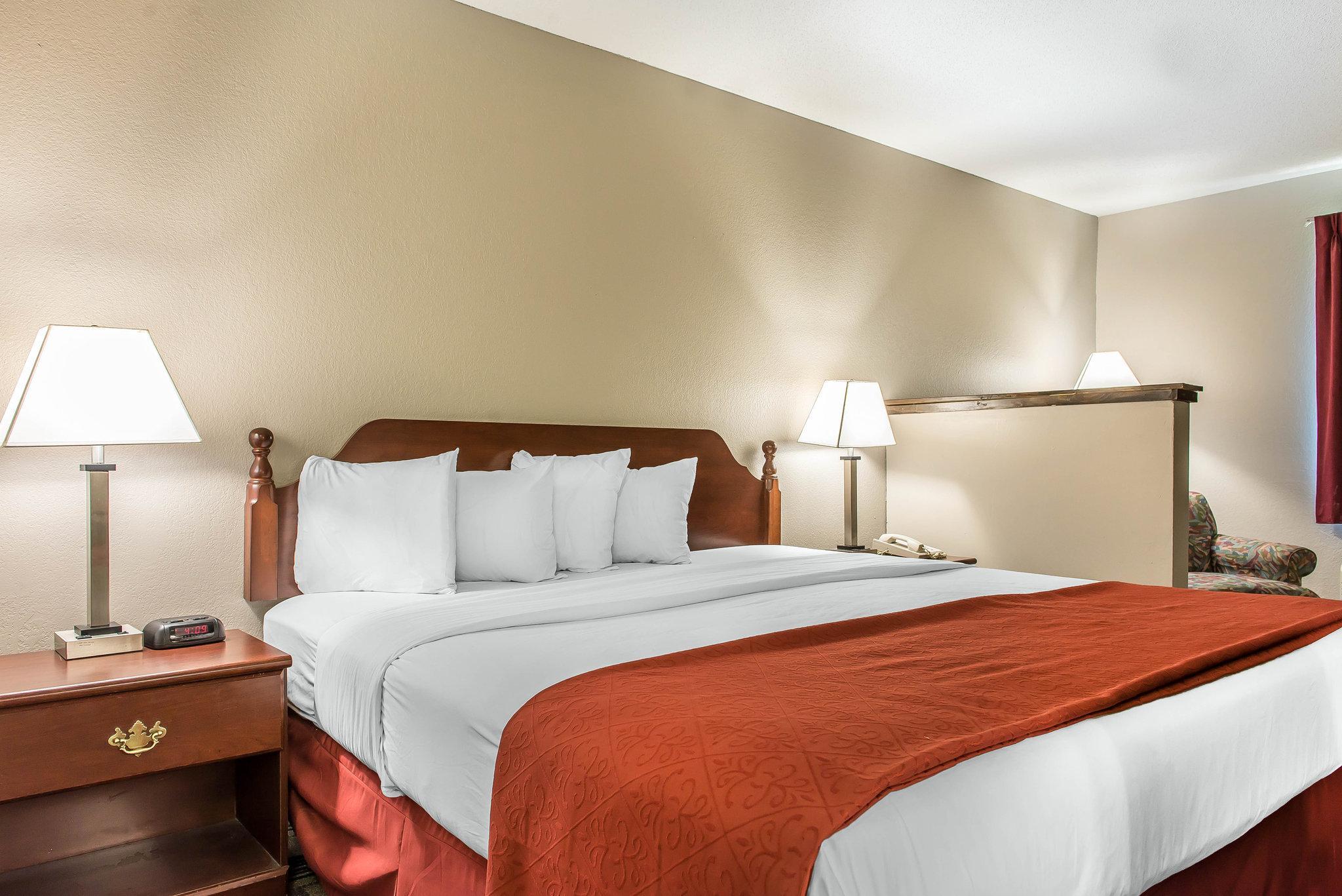 Suburban Studios Mason Hwy 42 Екстер'єр фото