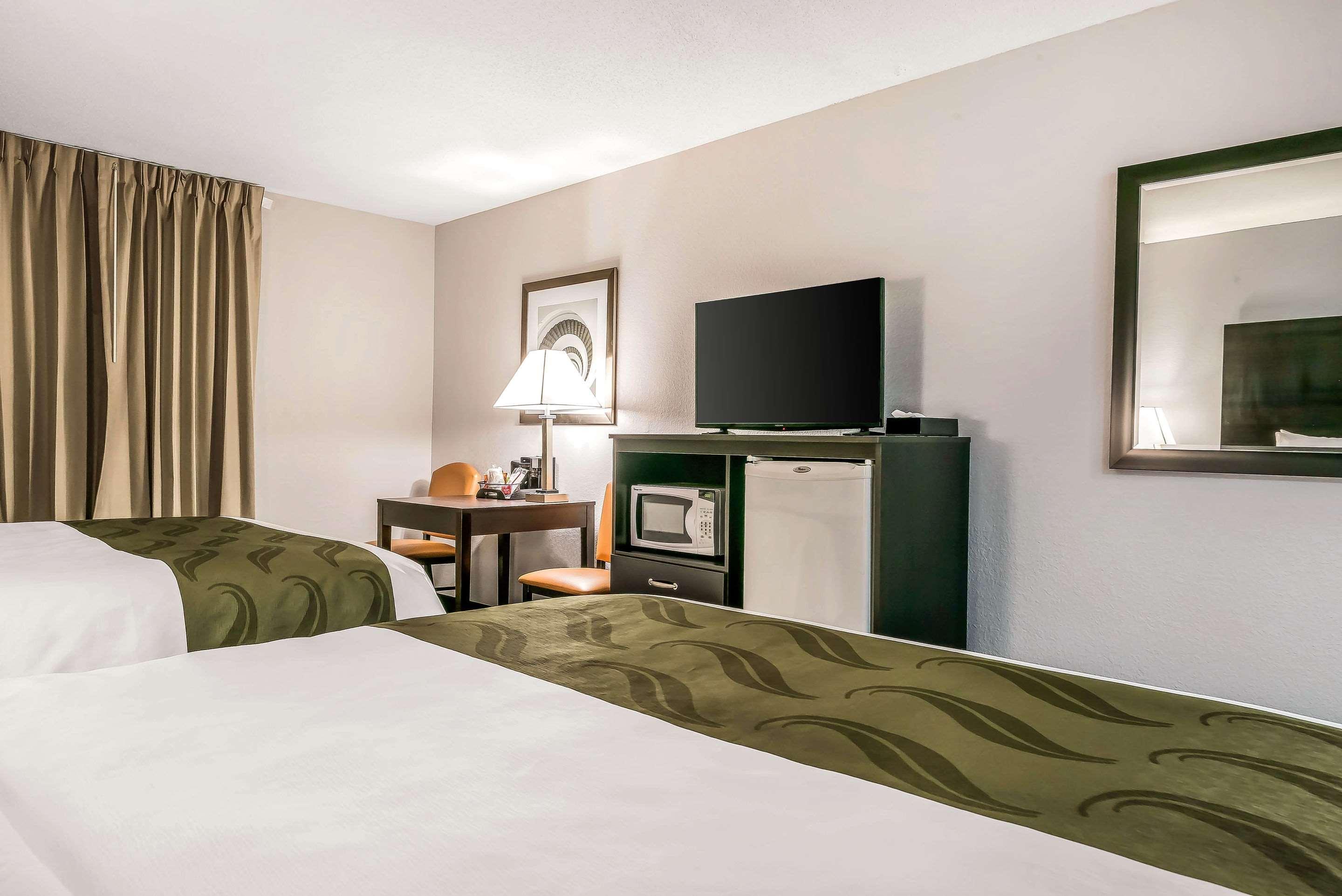 Suburban Studios Mason Hwy 42 Екстер'єр фото